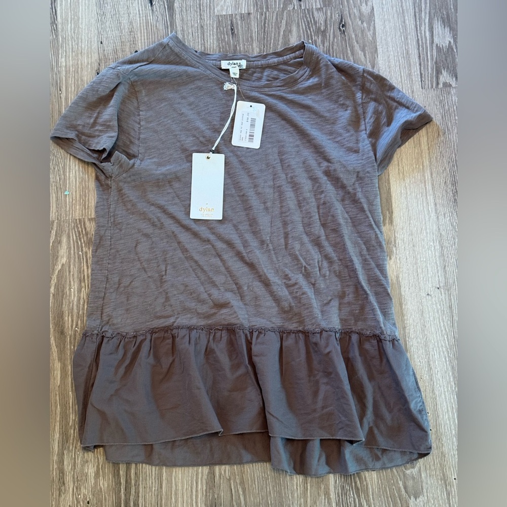 Dylan gray Flounce Hem Short Sleeve Tee Shirt size Small NWT